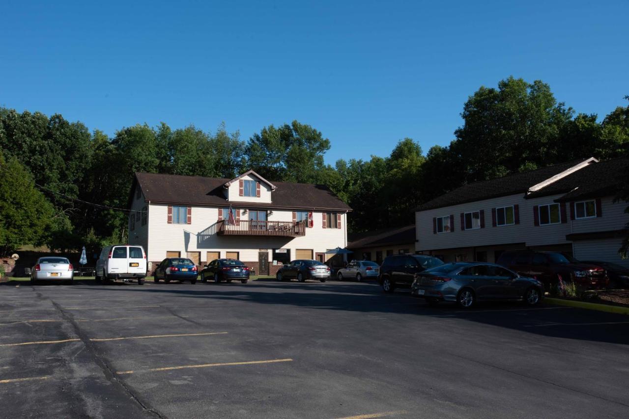 Blue Spruce Motel Massena Exterior photo