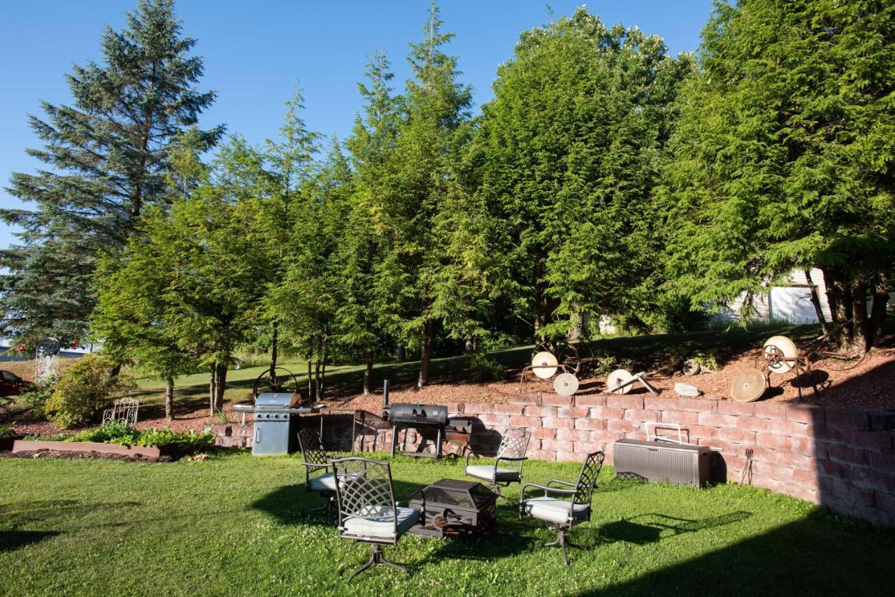 Blue Spruce Motel Massena Exterior photo